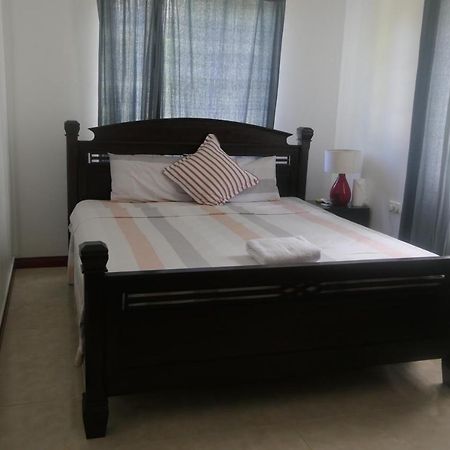 Villa Tropical Garden Self Catering Victoria Esterno foto