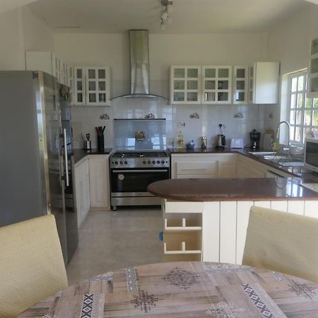 Villa Tropical Garden Self Catering Victoria Esterno foto