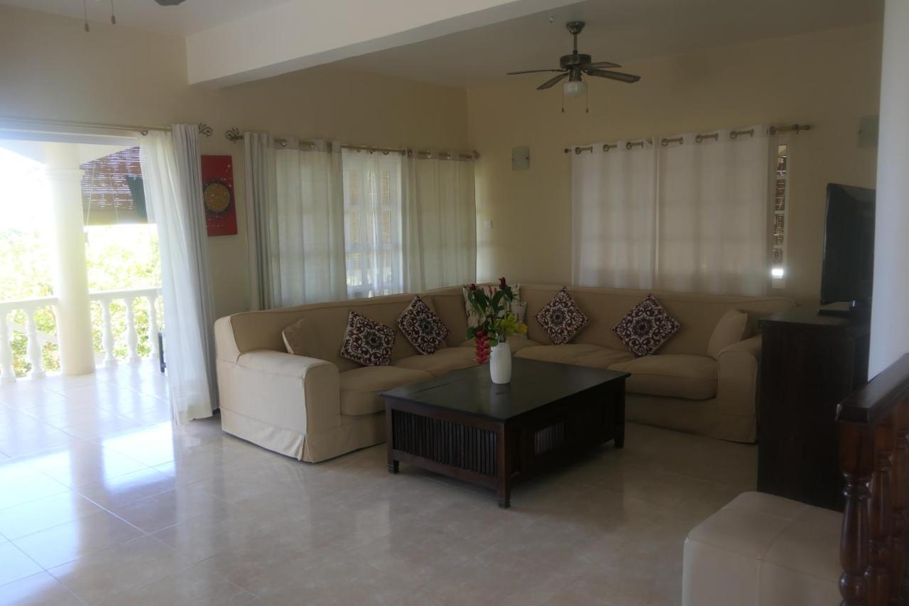 Villa Tropical Garden Self Catering Victoria Esterno foto