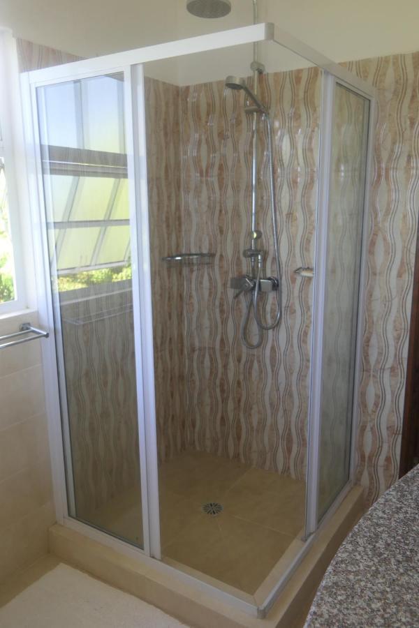 Villa Tropical Garden Self Catering Victoria Esterno foto