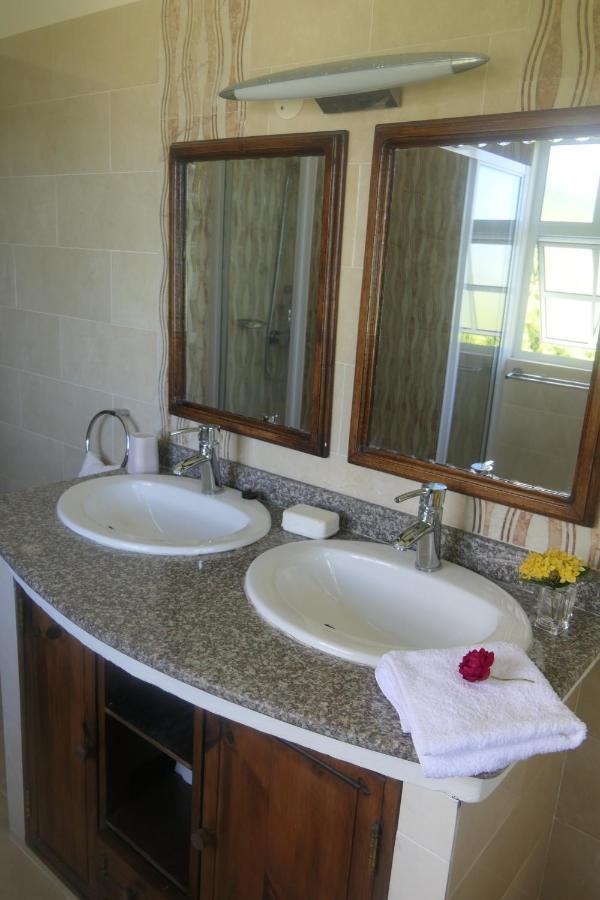 Villa Tropical Garden Self Catering Victoria Esterno foto
