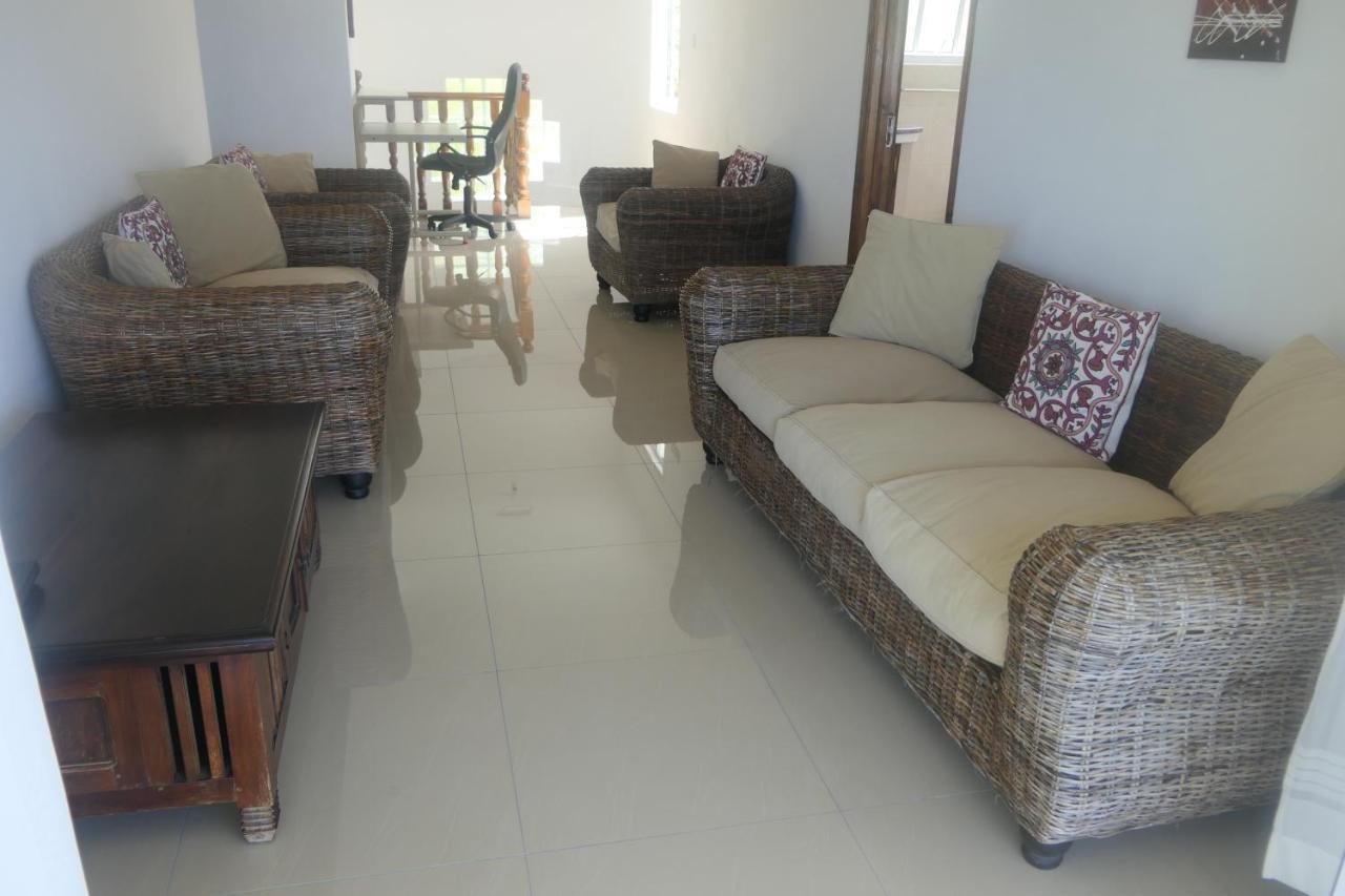 Villa Tropical Garden Self Catering Victoria Esterno foto