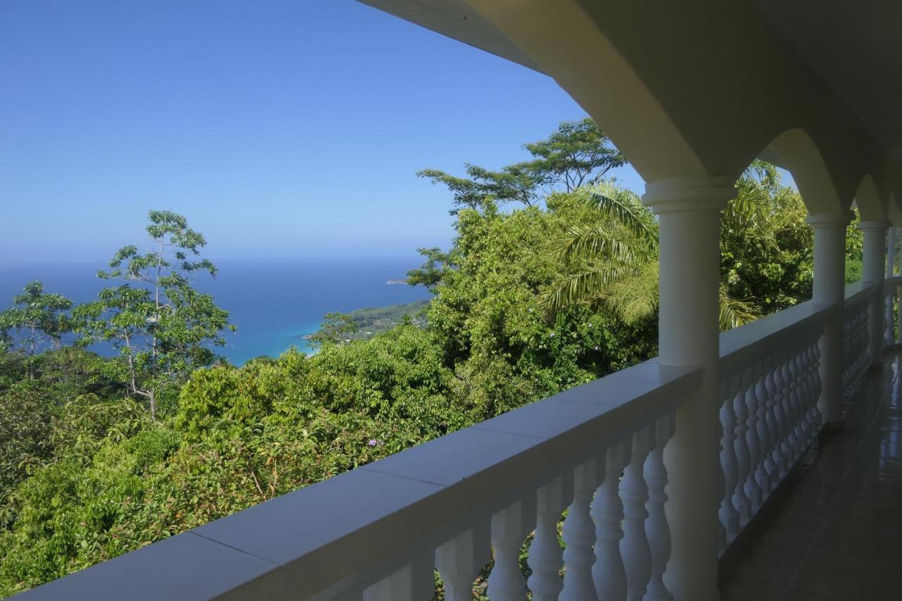 Villa Tropical Garden Self Catering Victoria Esterno foto