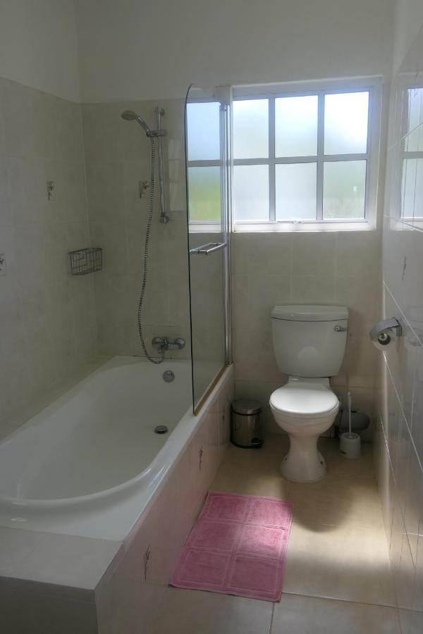 Villa Tropical Garden Self Catering Victoria Esterno foto