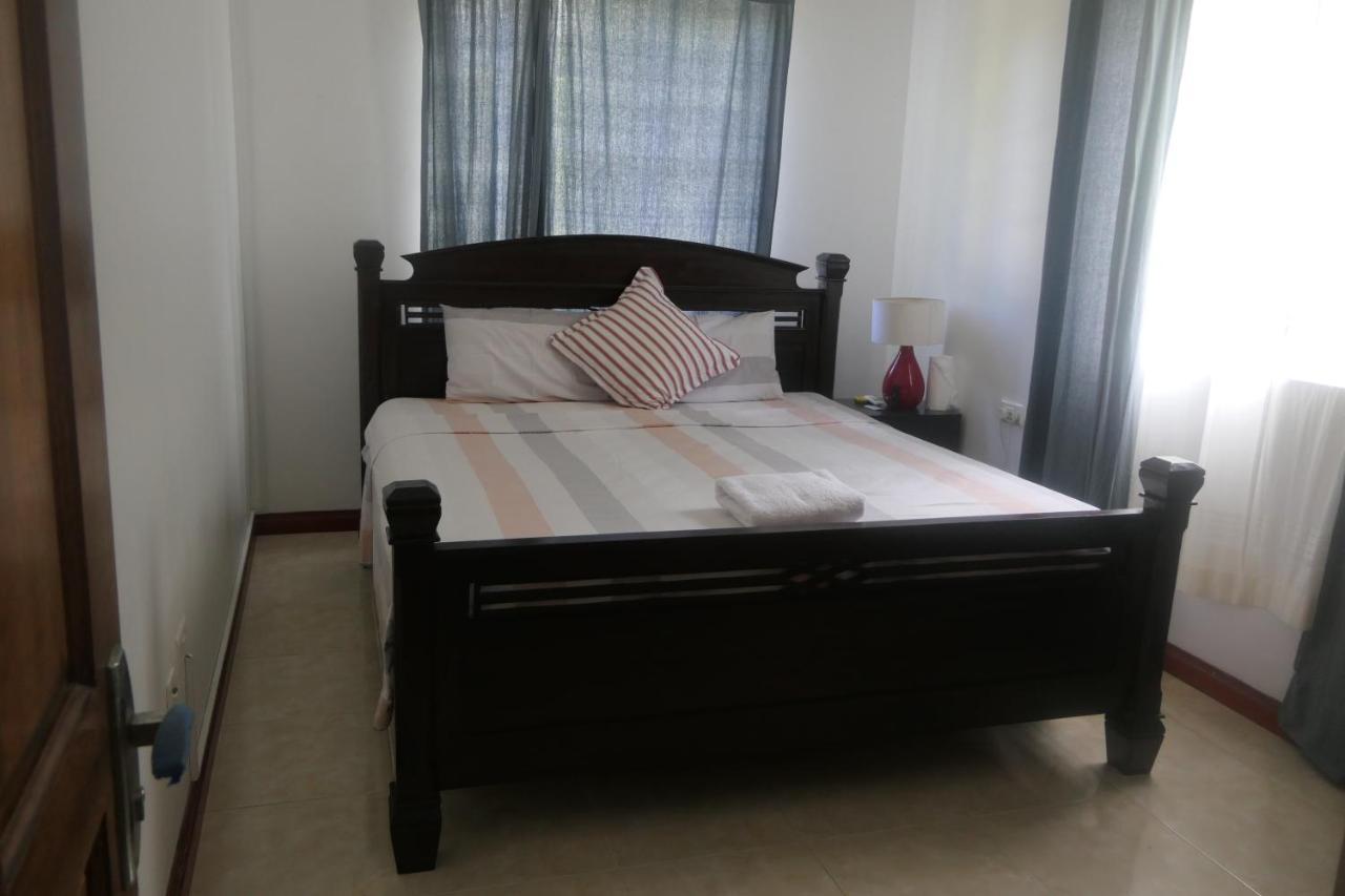 Villa Tropical Garden Self Catering Victoria Esterno foto