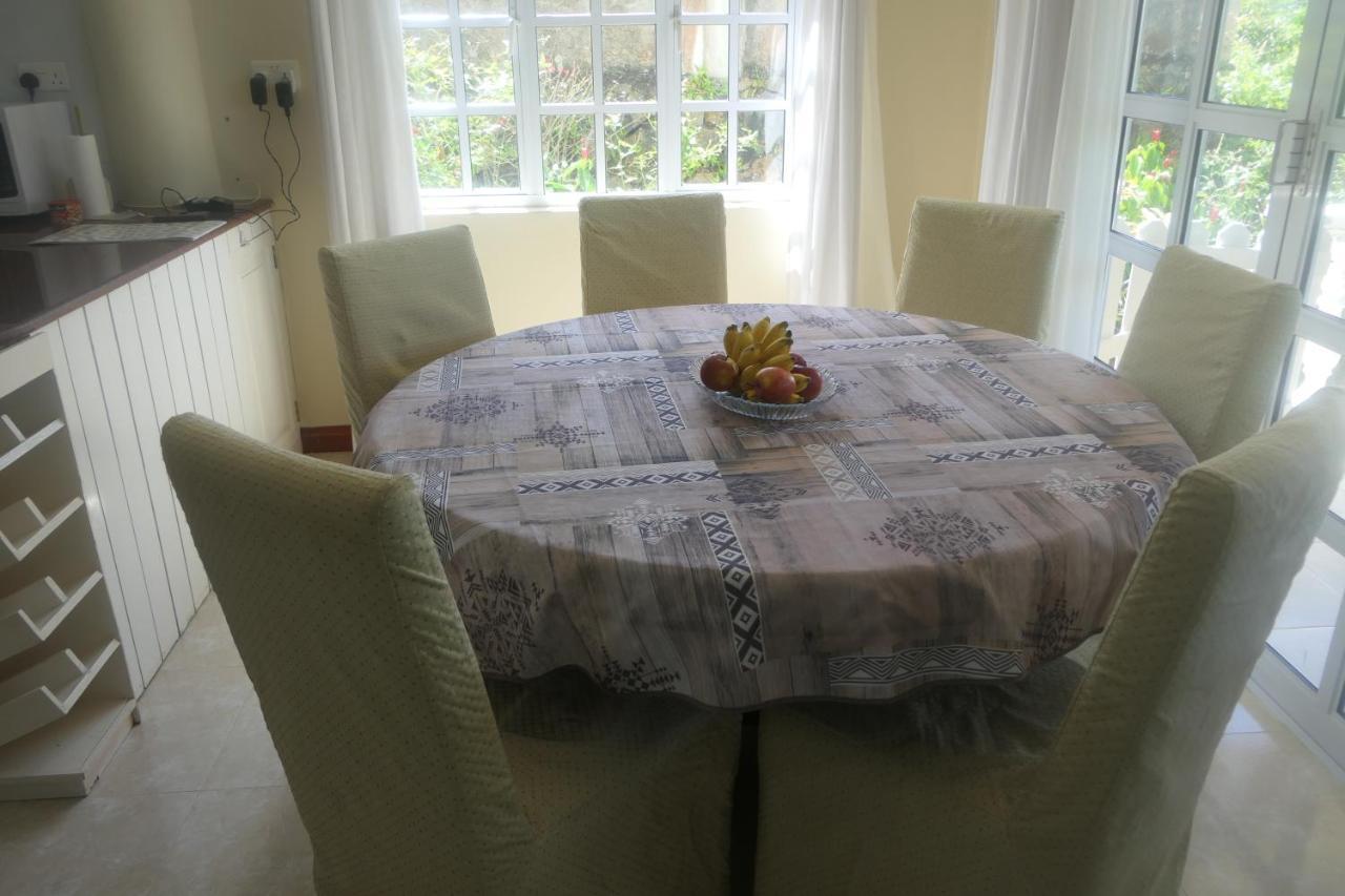 Villa Tropical Garden Self Catering Victoria Esterno foto
