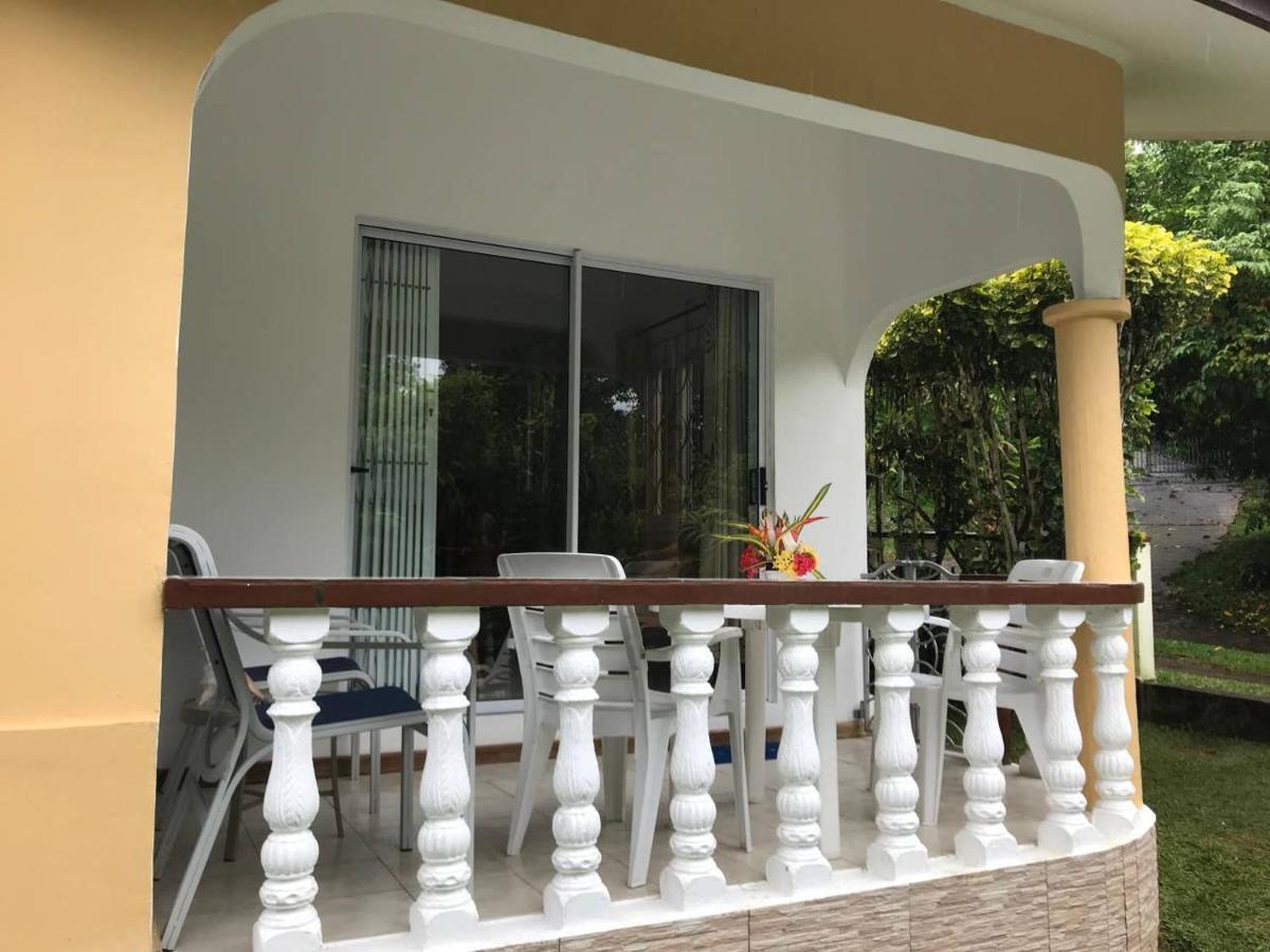 Villa Tropical Garden Self Catering Victoria Esterno foto