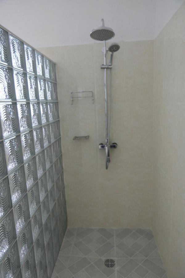 Villa Tropical Garden Self Catering Victoria Esterno foto