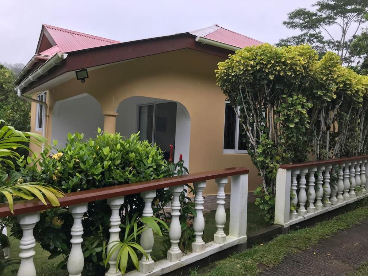Villa Tropical Garden Self Catering Victoria Esterno foto