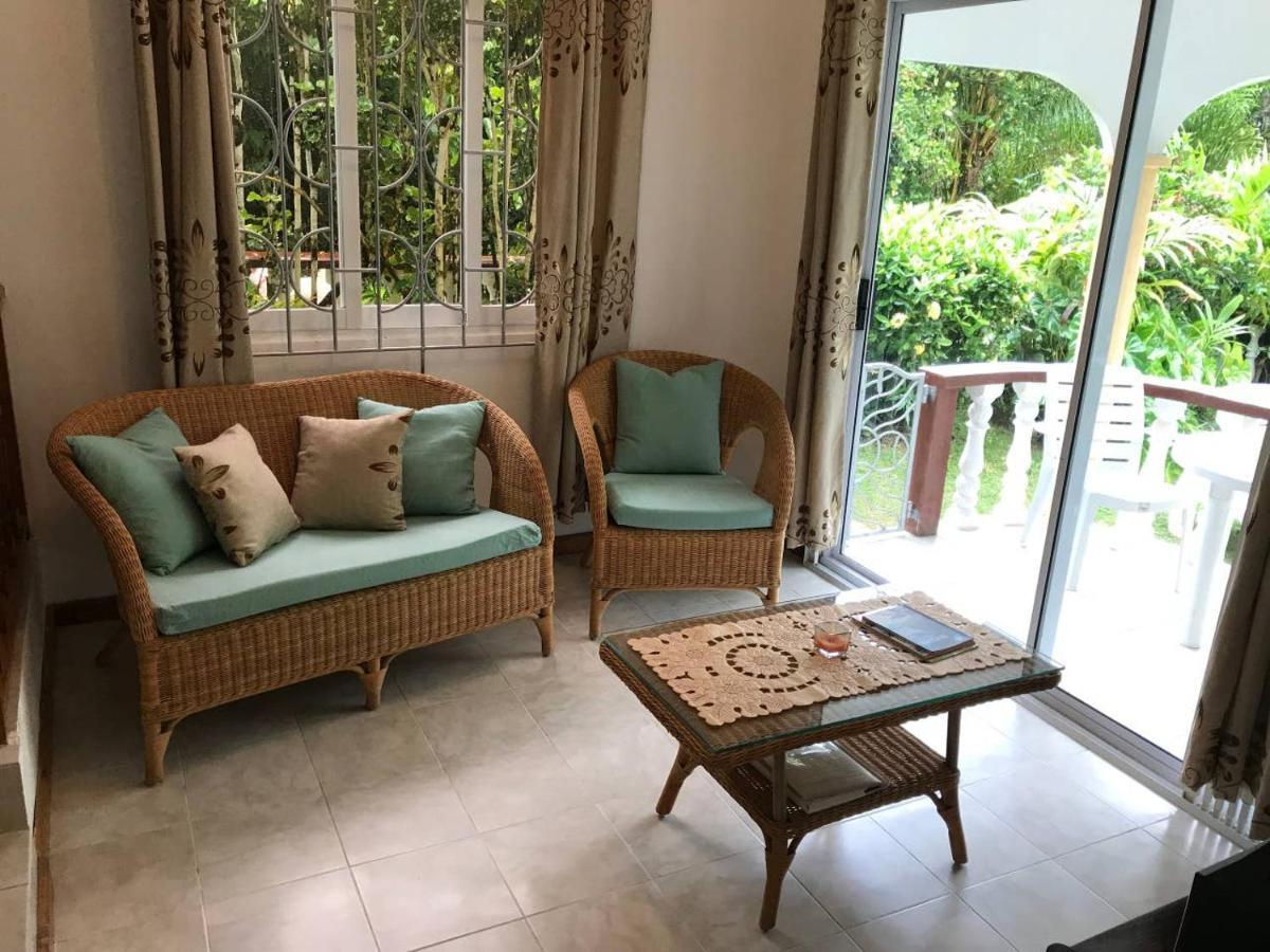 Villa Tropical Garden Self Catering Victoria Esterno foto